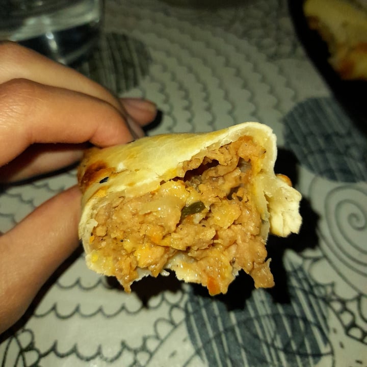 photo of Empanadas de 10 empanada sabor hamburguesa vegana shared by @azzu on  02 Nov 2021 - review