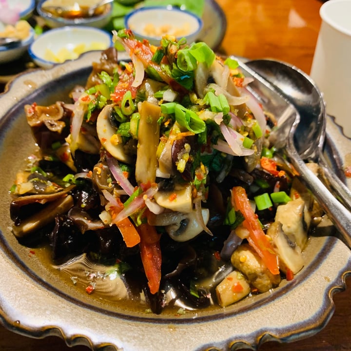 photo of Benjarong Restaurant Mushroom Salad shared by @andyboimdu on  19 Jul 2021 - review