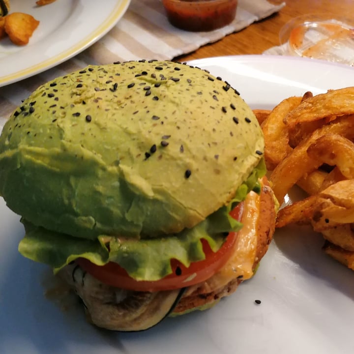 photo of Flower Burger Elf Burger shared by @anitnelavy on  13 Mar 2022 - review