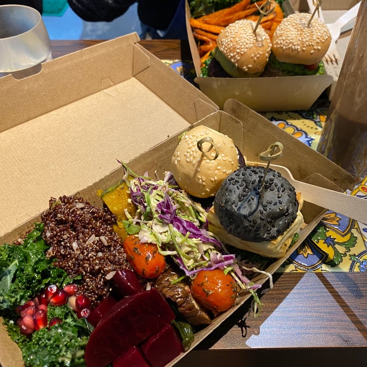 photo of KALE Sexy beet and Tofumania sliders with mixed salad shared by @heppisweetpotato on  03 Dec 2020 - review