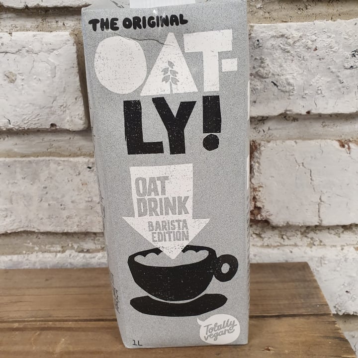 photo of Oatly Oat Drink Barista Edition  shared by @vivsaintselliott on  19 Jan 2022 - review