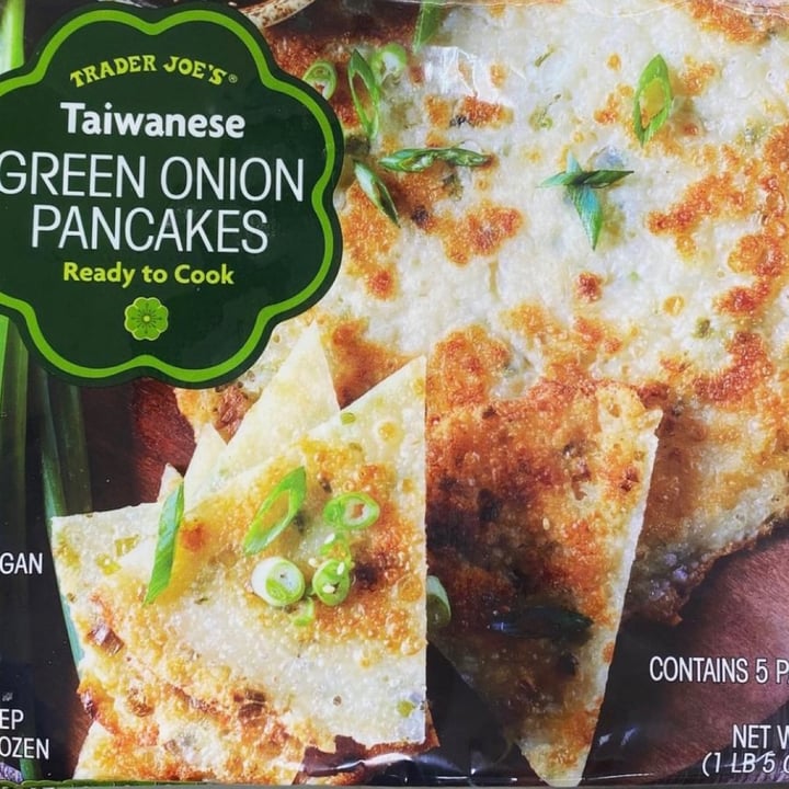 review photo of Trader Joe's Green Onion Pancakes shared by @bonvivant09 on 28 Mar 2022 - review