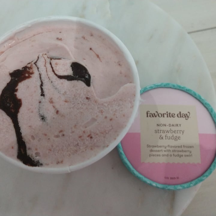 photo of Favorite day Strawberry & Fudge shared by @mynameislisa on  16 Aug 2021 - review
