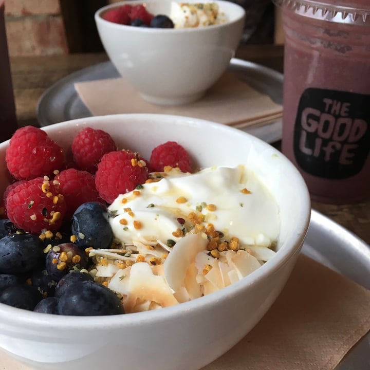 review photo of The Good Life Eatery Granola Bowl shared by @pl on 08 Jul 2020 - review