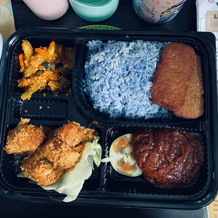 photo of Daily Green 吉祥素 Peranakan Blue Pea Nasi Lemak shared by @mags21 on  28 Jan 2022 - review