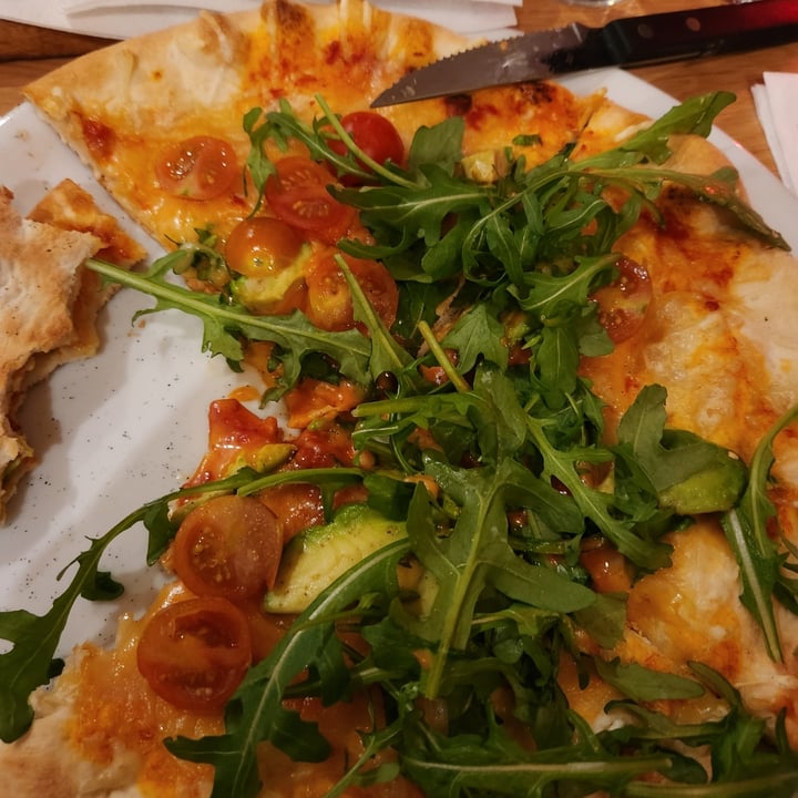 photo of Il Boccalino Italian Restaurant - Pizzeria, Pizza & Pasta Vegan in Amsterdam vegan avocado pizza shared by @tanyacameron on  12 Nov 2022 - review