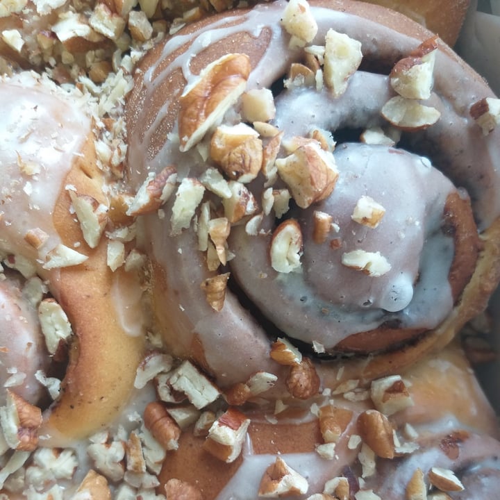 photo of Crumb Cakes SA Cinnamon Buns shared by @lisavermeulen1206 on  28 May 2020 - review
