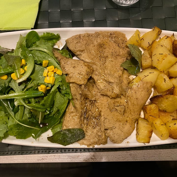 review photo of Nirvana Ristorante Firenze Fiorentina di Muscolo di Grano con patate e insalata shared by @giadaconti on 02 Oct 2022 - review