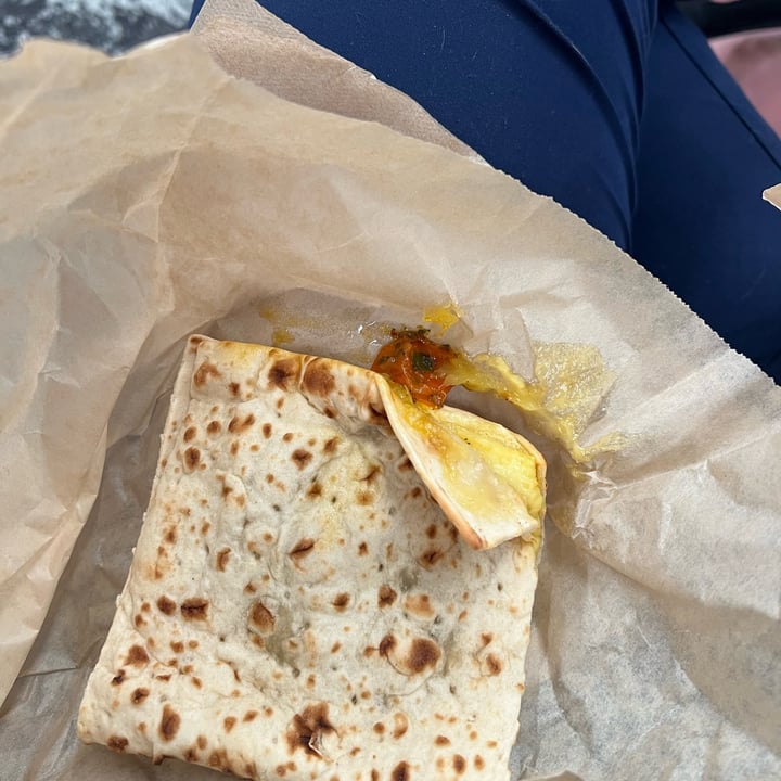 review photo of Caribou Coffee Just Egg roasted pesto flatbread shared by @nursevegan on 17 May 2022 - review