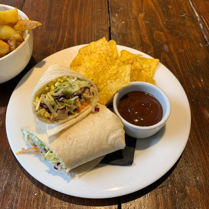 photo of Jöro Vegan Eatery THIS isn’t Chicken Wrap shared by @binnjamin on  14 Mar 2022 - review