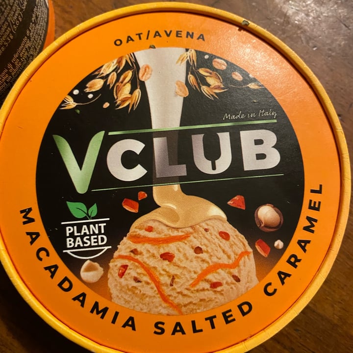 photo of VClub Gelato Macadamia E Caramello Salato shared by @whatthefuck on  16 Sep 2022 - review