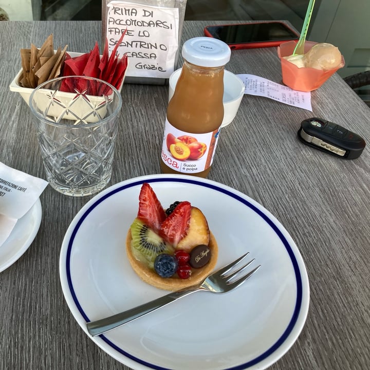 photo of Pastry by Angelo Crostata con la frutta Vegan shared by @miripap on  16 Jul 2022 - review
