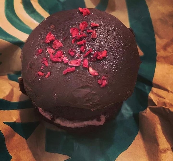 photo of Starbucks mini raspberry chocolate cake shared by @veganslh on  16 May 2020 - review