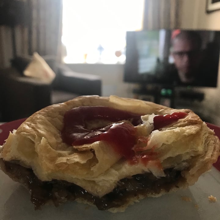 photo of Fry's Family Food 2 Pepper Steak-Style Pies shared by @abicado on  19 Mar 2020 - review