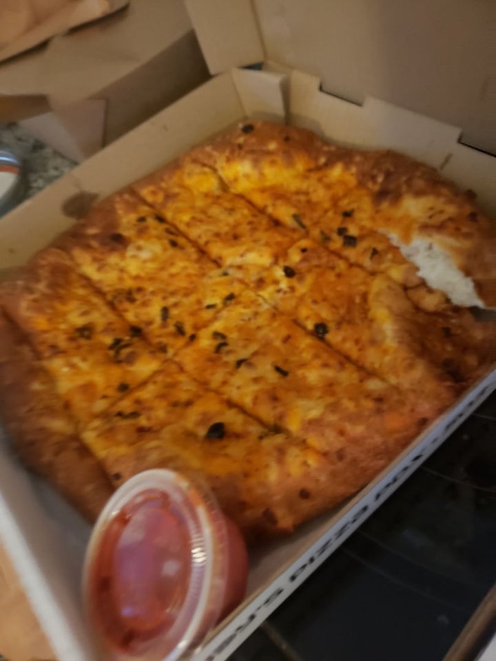 photo of Rudy's Gourmet Pizza Vegan Pepperjack Cheesy Bread shared by @dianakitsune on  19 Apr 2020 - review