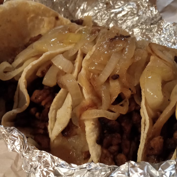 photo of Vegan Eats Tacos de bistec shared by @tete2107 on  14 Oct 2020 - review