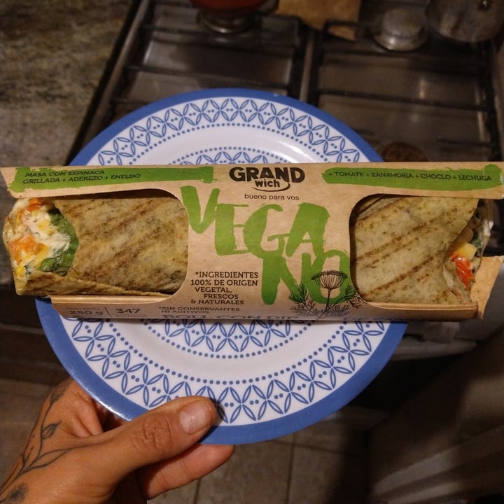 photo of Grand wich Roll Frío Vegano shared by @thegiramone on  09 Jan 2022 - review