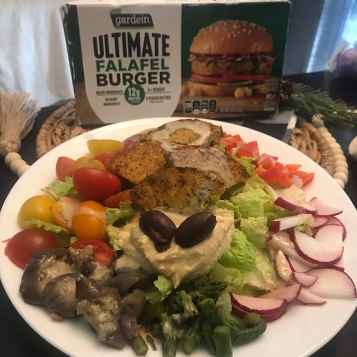 review photo of Gardein Ultimate Falafel Burger shared by @veganlibrarian on 31 Dec 2021 - review