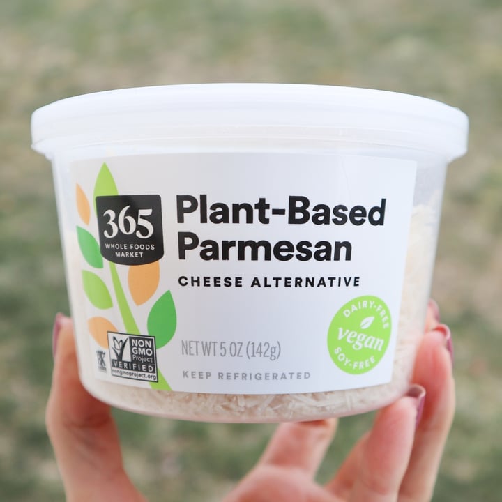 photo of 365 Whole Foods Market Plant based parmesan shared by @lizmaselli on  30 Jan 2021 - review