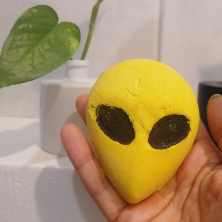 review photo of LUSH Fresh Handmade Cosmetics Alien Bubble Bar shared by @marlene3 on 14 Oct 2022 - review