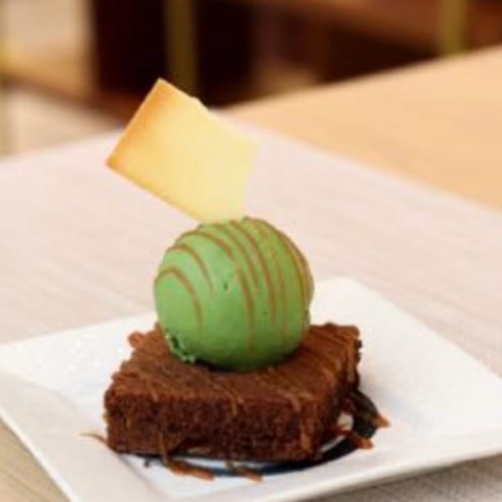 review photo of Hvala Keong Saik Dairy-free Fudgy Chocolate Brownie shared by @artijain on 10 Jul 2021 - review