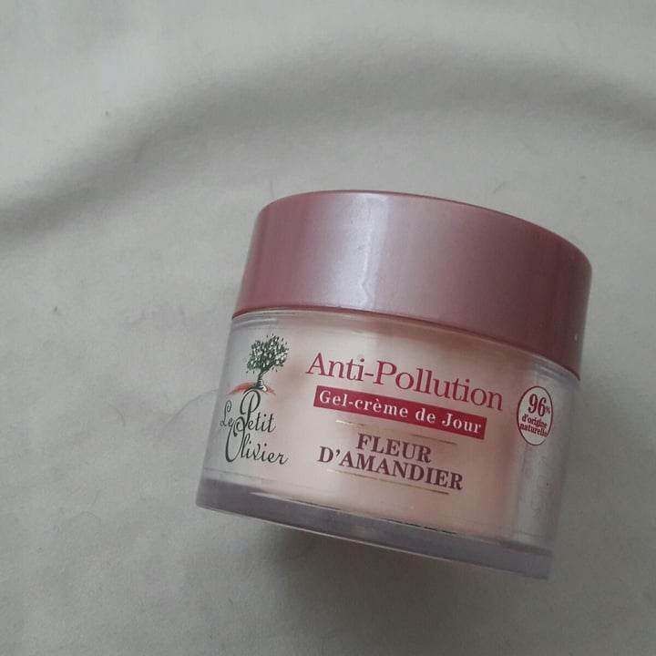 review photo of Le Petit Olivier Anti- pollution Gel shared by @manetofu on 15 Nov 2020 - review