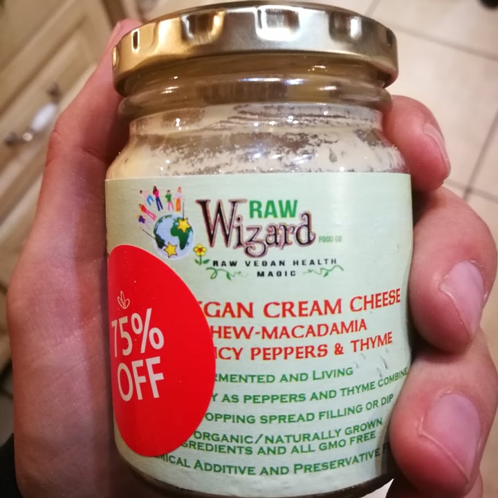 photo of Raw Wizard SA Vegan Cream Cheese Spicy Peppers & Chives shared by @johanjvdw on  20 Jul 2021 - review
