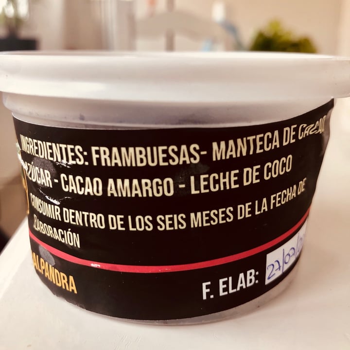 photo of Natural pandra Frambuesas Frescas Bañadas en Chocolate Blanco y Chocolate con Leche (de coco) shared by @magicvegan on  02 Aug 2020 - review