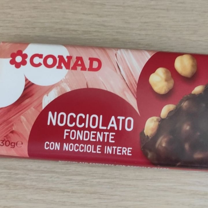 photo of Conad Nocciolato fondente con nocciole intere shared by @persefone on  21 Mar 2022 - review