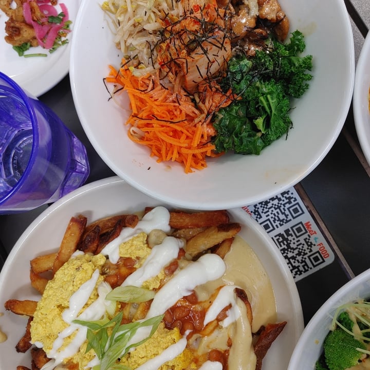 review photo of MeeT in Gastown Breakfast Poutine shared by @jenniferchou on 09 Sep 2022 - review