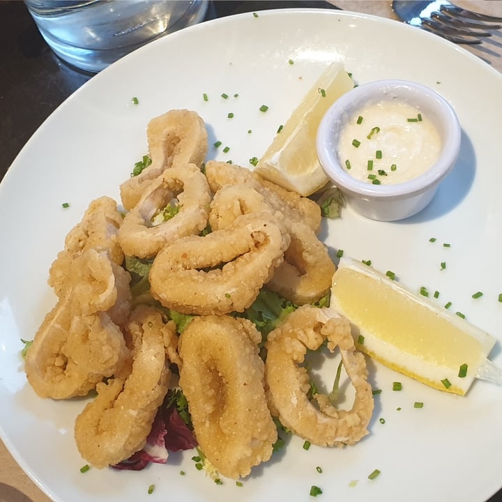 photo of Vegania Veggie Bar Carabanchel Ración de Calamares Veganos shared by @tereytere on  20 Jul 2021 - review