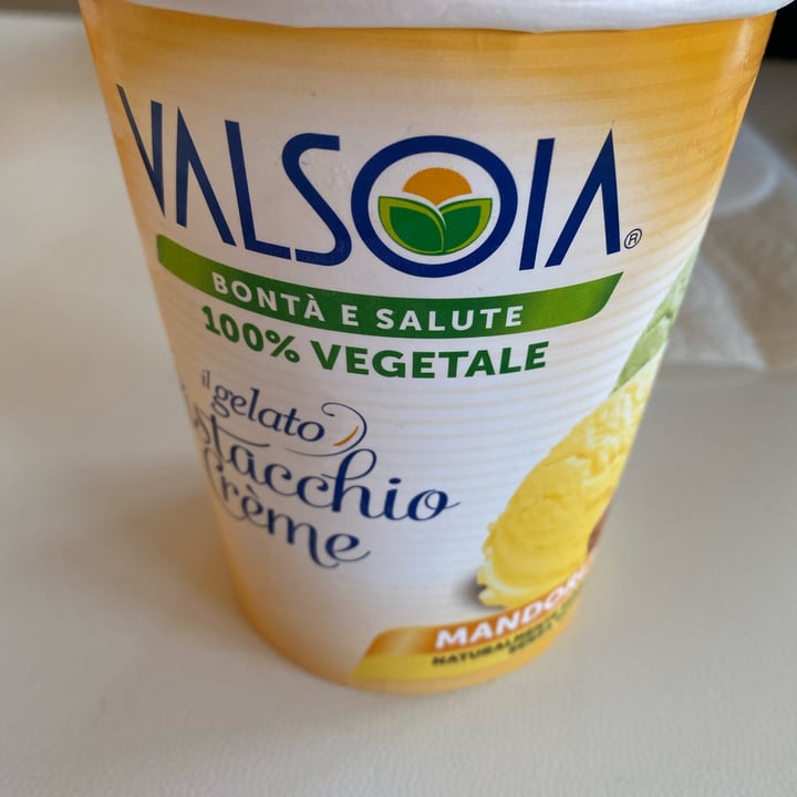 photo of Valsoia il Gelato al pistachio e crema Mandorla  shared by @rebigotta on  01 May 2022 - review