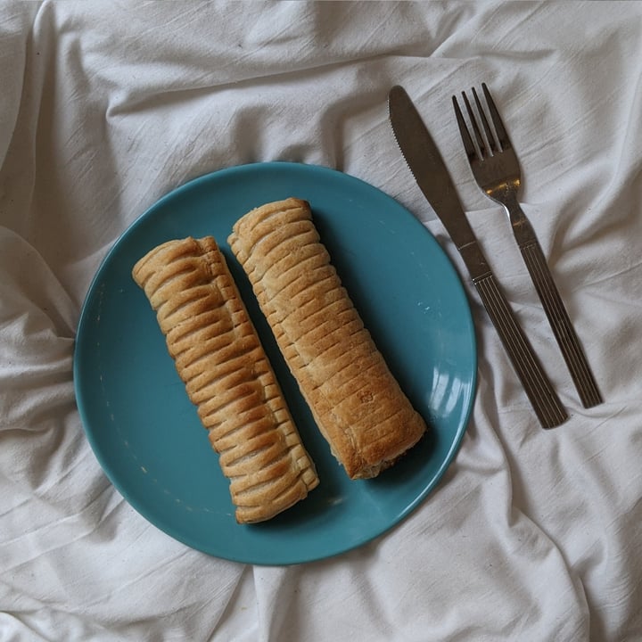review photo of Greggs Vegan Sausage Roll shared by @whiterabbit8 on 13 Jan 2021 - review