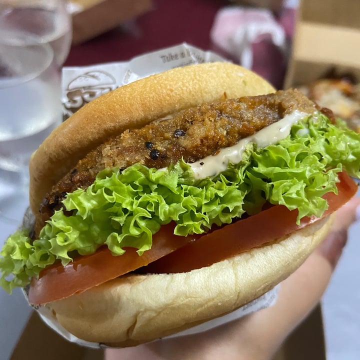 review photo of VeganBurg Singapore Cracked Mayo Burger shared by @azrarauff on 20 Jul 2021 - review