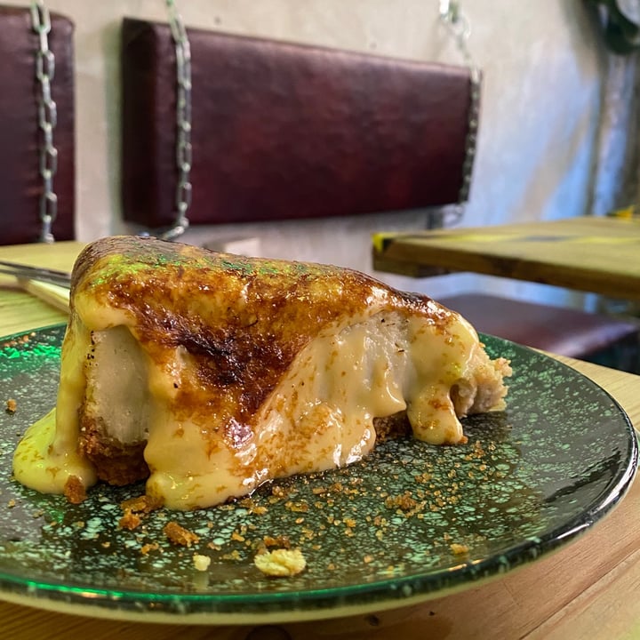 review photo of Frutas Prohibidas Cheesecake Con Creme Brulee shared by @cassruiz on 17 Apr 2021 - review