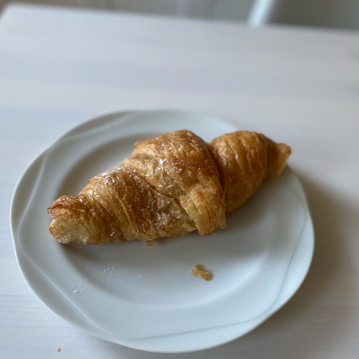 photo of denn’s Biomarkt Vegan Croissants shared by @hannahhartmann on  19 Apr 2022 - review