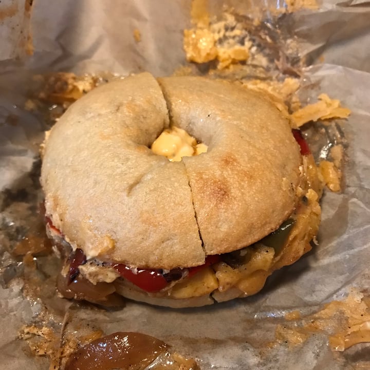 photo of Hark! Cafe Bagel Sandwich With Grilled Peppers & Onions & Vegan Cheddar shared by @sarahnorine on  14 Nov 2021 - review