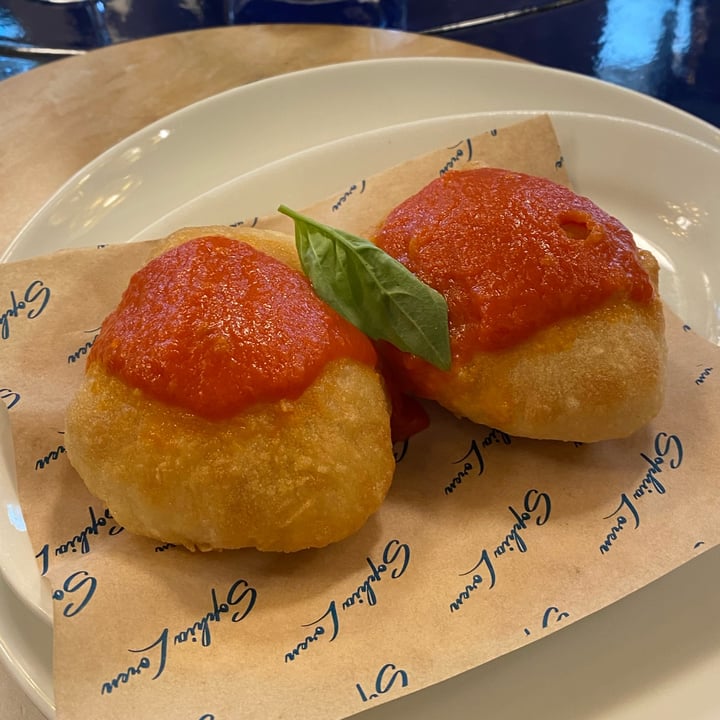 photo of Sophia Loren Original Italian Food Montanara Solo Pomodoro shared by @sweetveganbat on  16 May 2022 - review