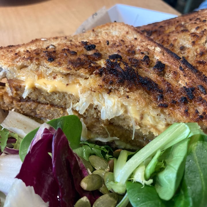 photo of Cafe Thrive Toasted New Yorker Rueben shared by @hollya113 on  25 Apr 2022 - review