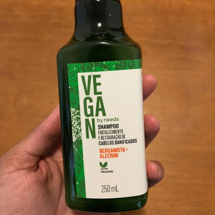 photo of Vegan by Needs Shampoo de Bergamota e Alecrim shared by @shantifranca on  12 May 2022 - review