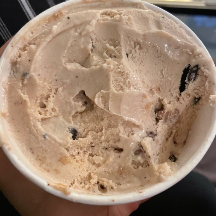 review photo of Ben & Jerry's Ben & Jerry’s Vegan Chocolate Chip Cookie Dough chunks shared by @meryysan on 16 Jan 2022 - review