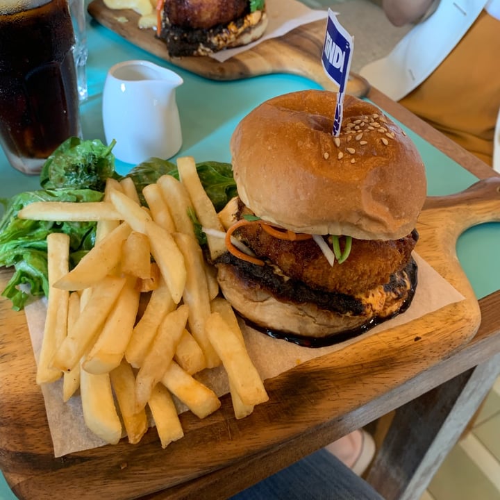 photo of Privé Asian Civilisations Museum Sweet & Sticky Panko-Crusted TiNDLE™ Burger shared by @lukeka on  29 Apr 2021 - review