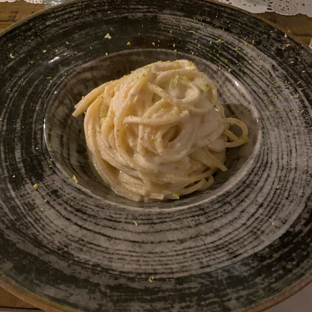 Photo of the dish “Pici Scacio E Pepe Muntok Con Asparagi Saltati E Lime”