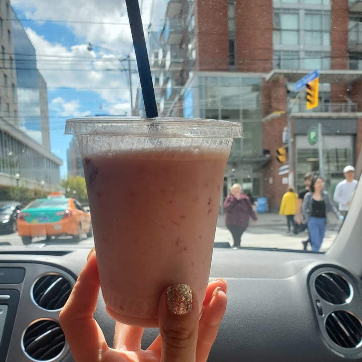 photo of Odd burger Strawberry Milkshake shared by @candice127 on  10 Sep 2021 - review