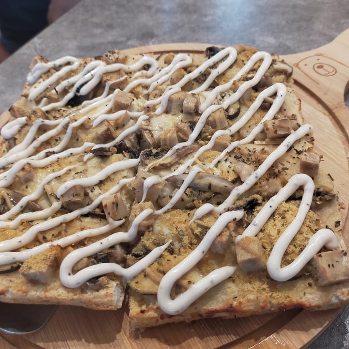 photo of Mong Cha Cha Cafe 梦茶茶 Truffle Mushroom Pizza shared by @mummyherbivore on  18 Jul 2022 - review