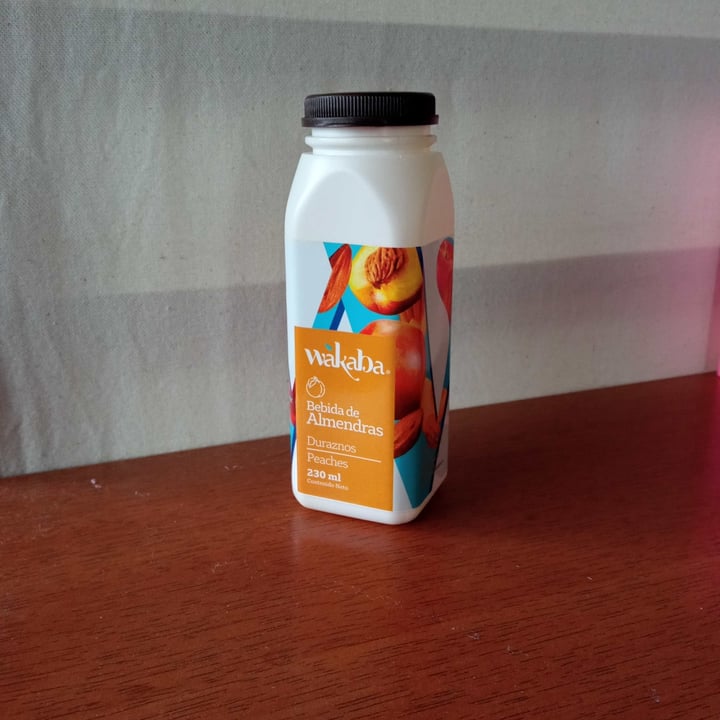 photo of Wakaba Bebida De Almendras Sabor Durazno shared by @anaausique on  21 Nov 2021 - review