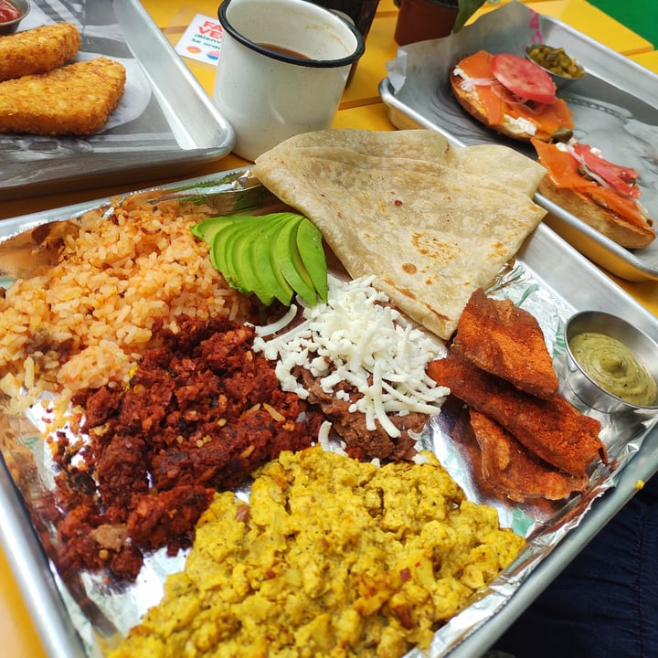 photo of Fat Vegan Bandeja Schwarzenegger shared by @leonfractal on  16 Mar 2021 - review