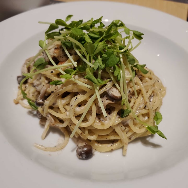review photo of Cherry Tokyo Cafe 黑松露野菌忌廉意粉 shared by @amieelam on 19 Apr 2021 - review