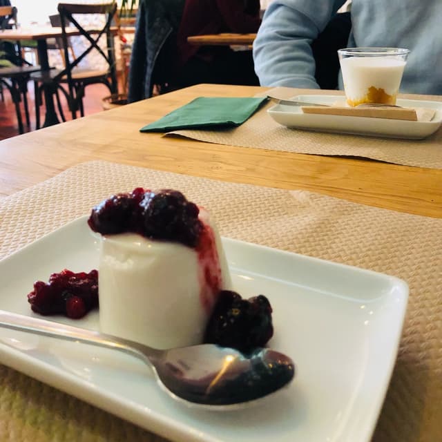 Photo of the dish “Púding con frutos rojos”