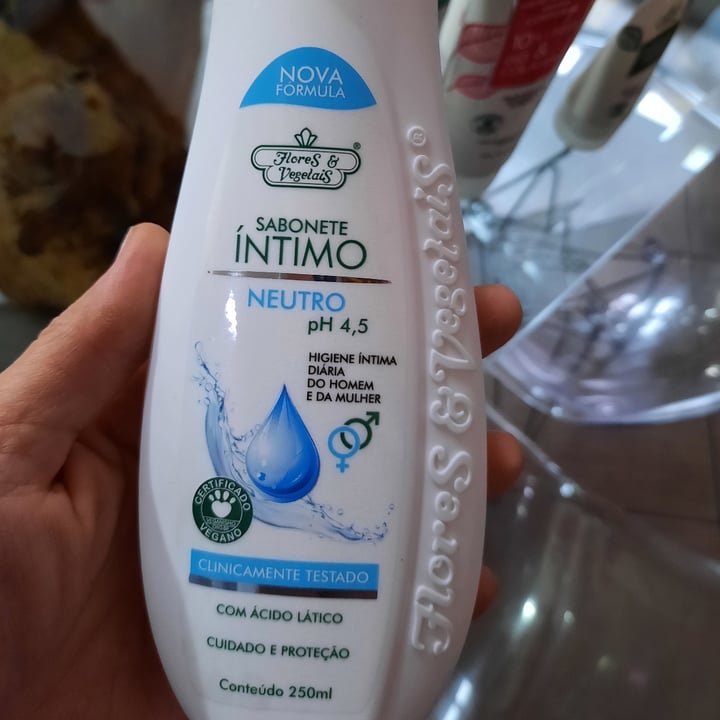 review photo of Flores & Vegetais Sabonete íntimo neutro shared by @margareteaquila on 20 Jun 2022 - review